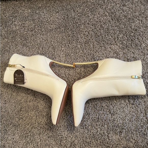 Boot - Picture 4 of 6